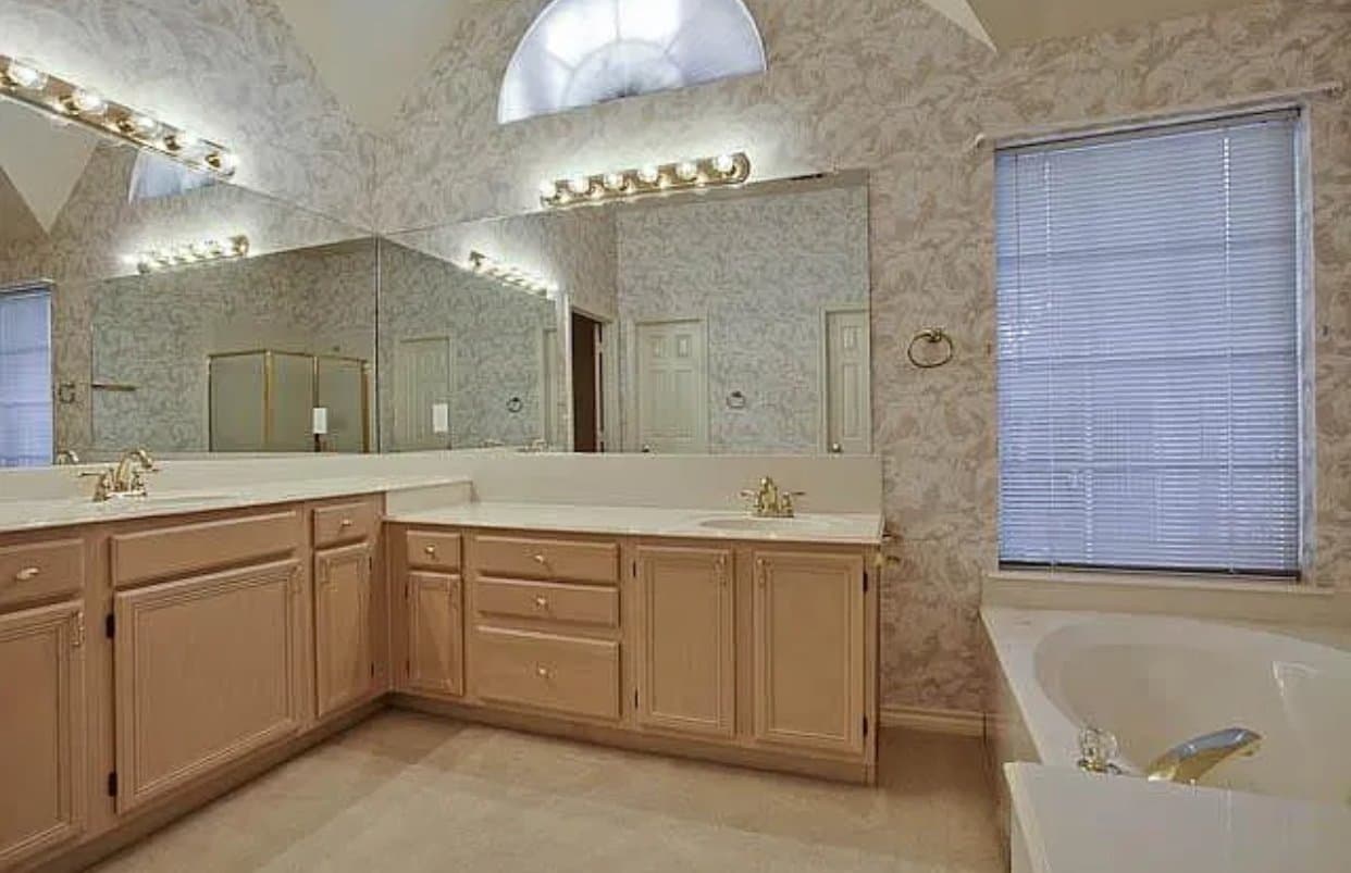 Carrolton House: 3908 Walnut Grove Ln,