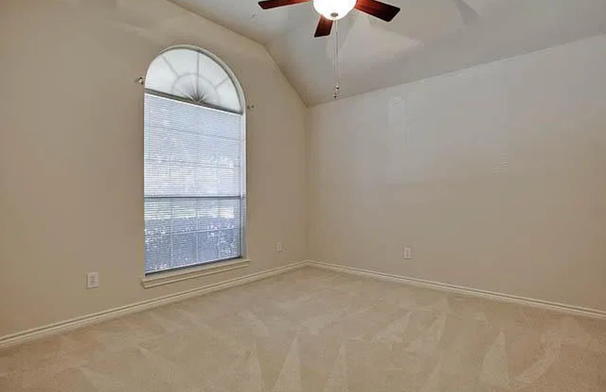 Carrolton House: 3908 Walnut Grove Ln,