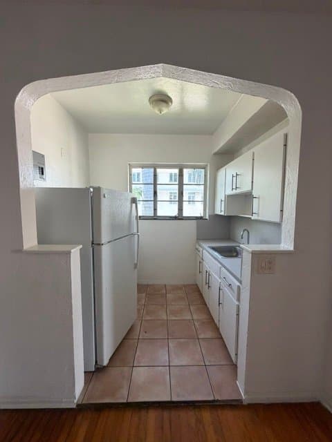 Miami Beach Apartment: 1575 Lenox Ave