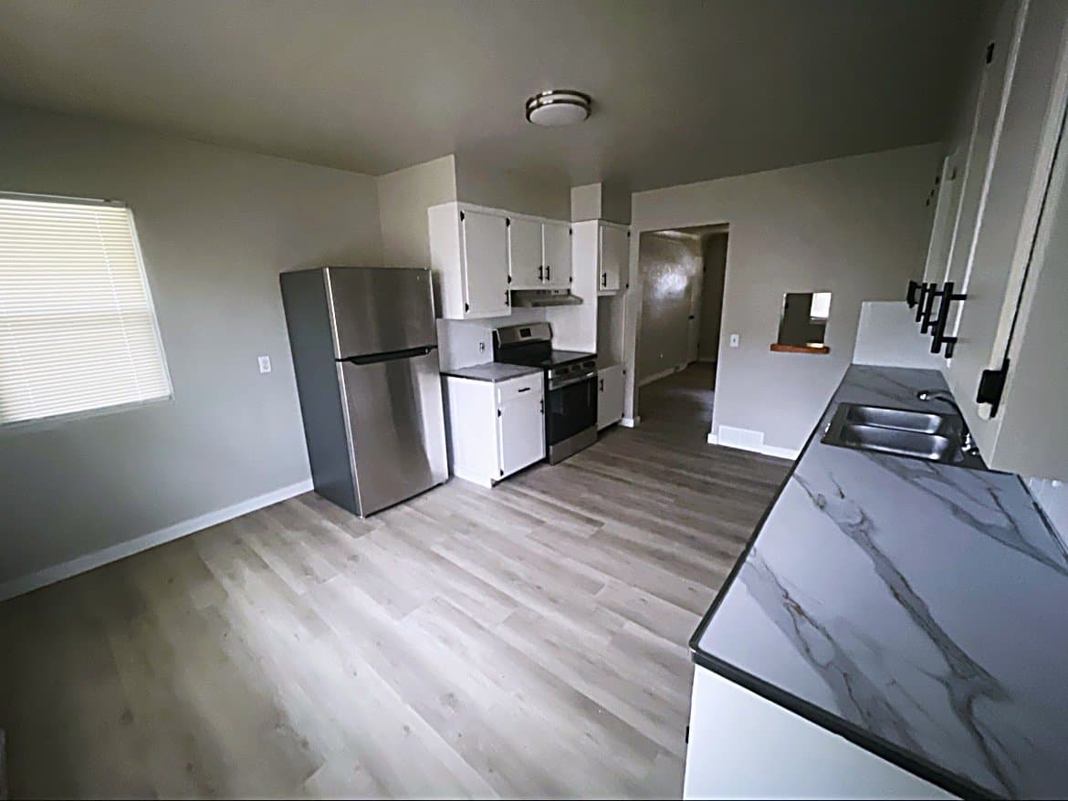 Buckner Multiplex: 304 Hazel St