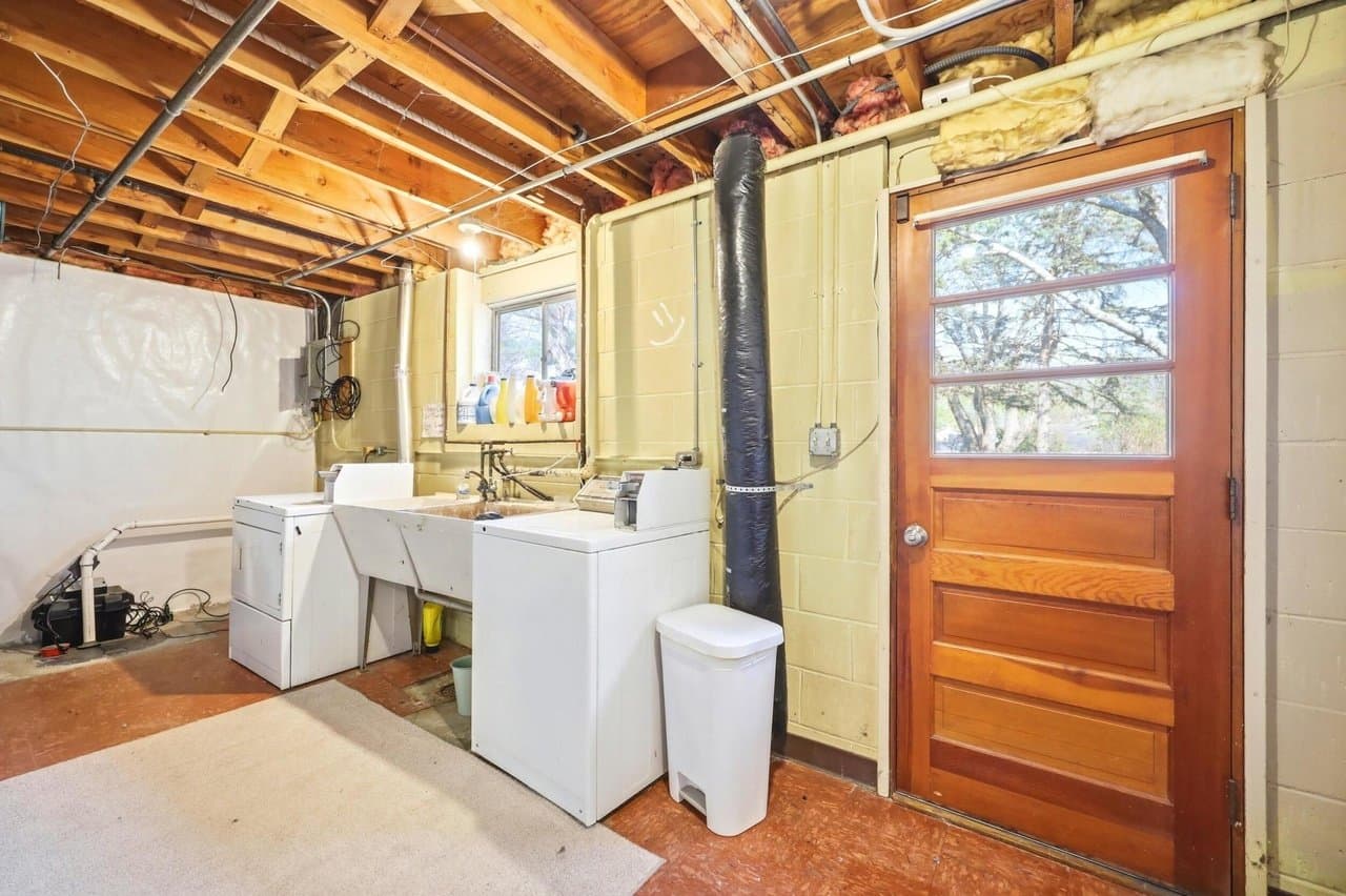 Saint Paul House: 182 Faye Street