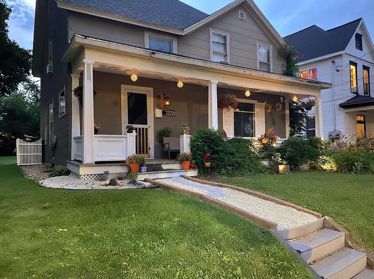 Madison House: 1502 Williamson St
