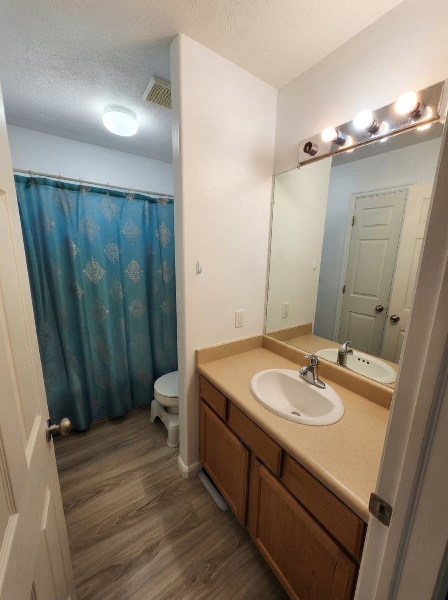 Eagle Mountain House: 7586 N Park St