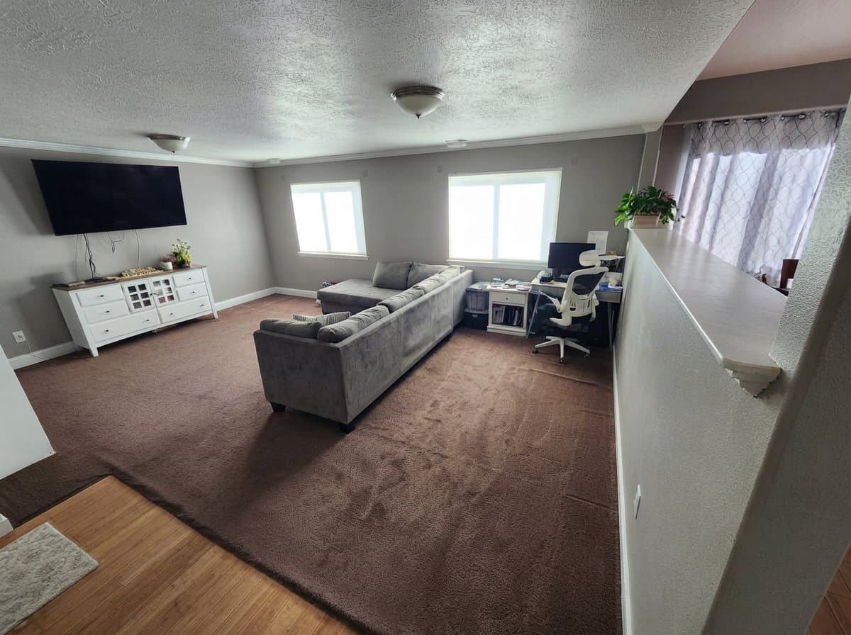 Eagle Mountain House: 7586 N Park St
