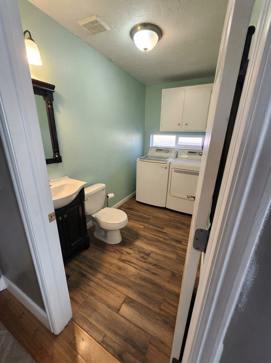 Eagle Mountain House: 7586 N Park St