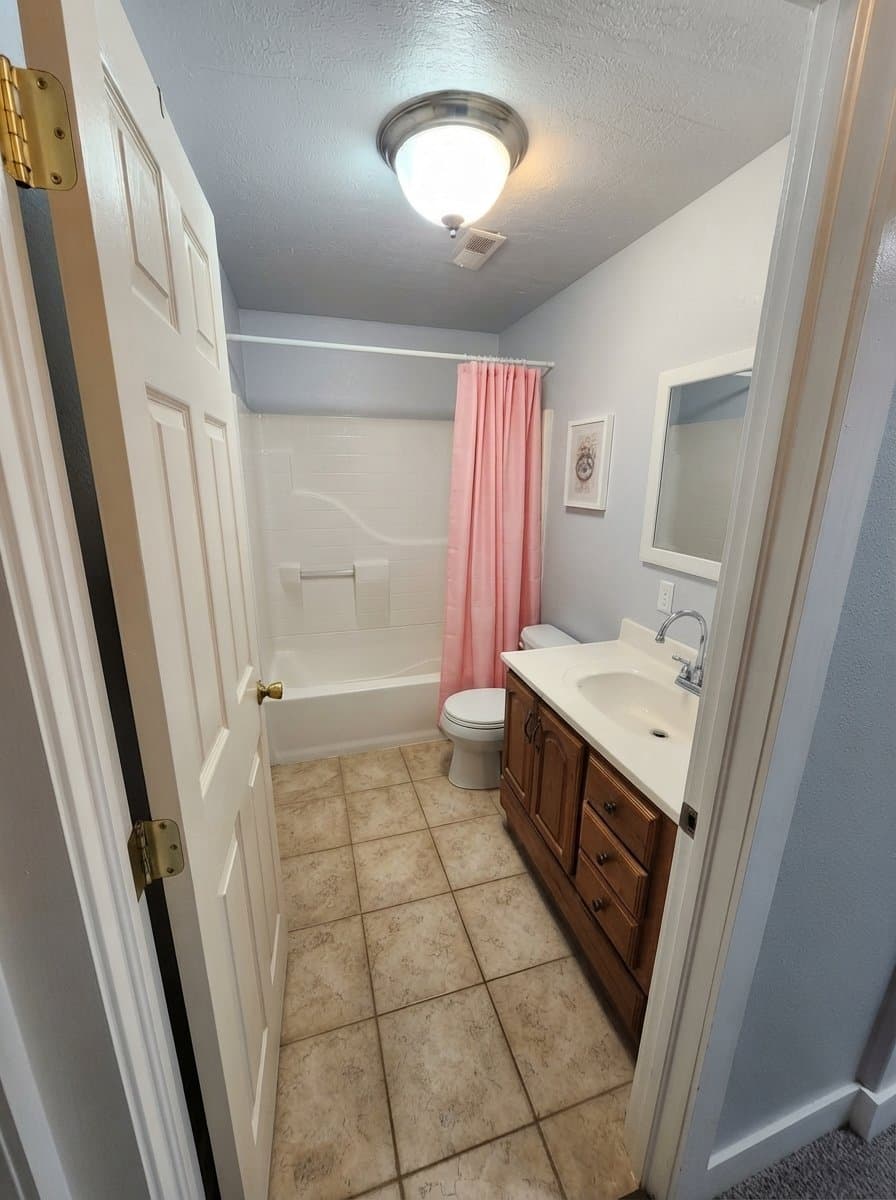 Eagle Mountain House: 7586 N Park St