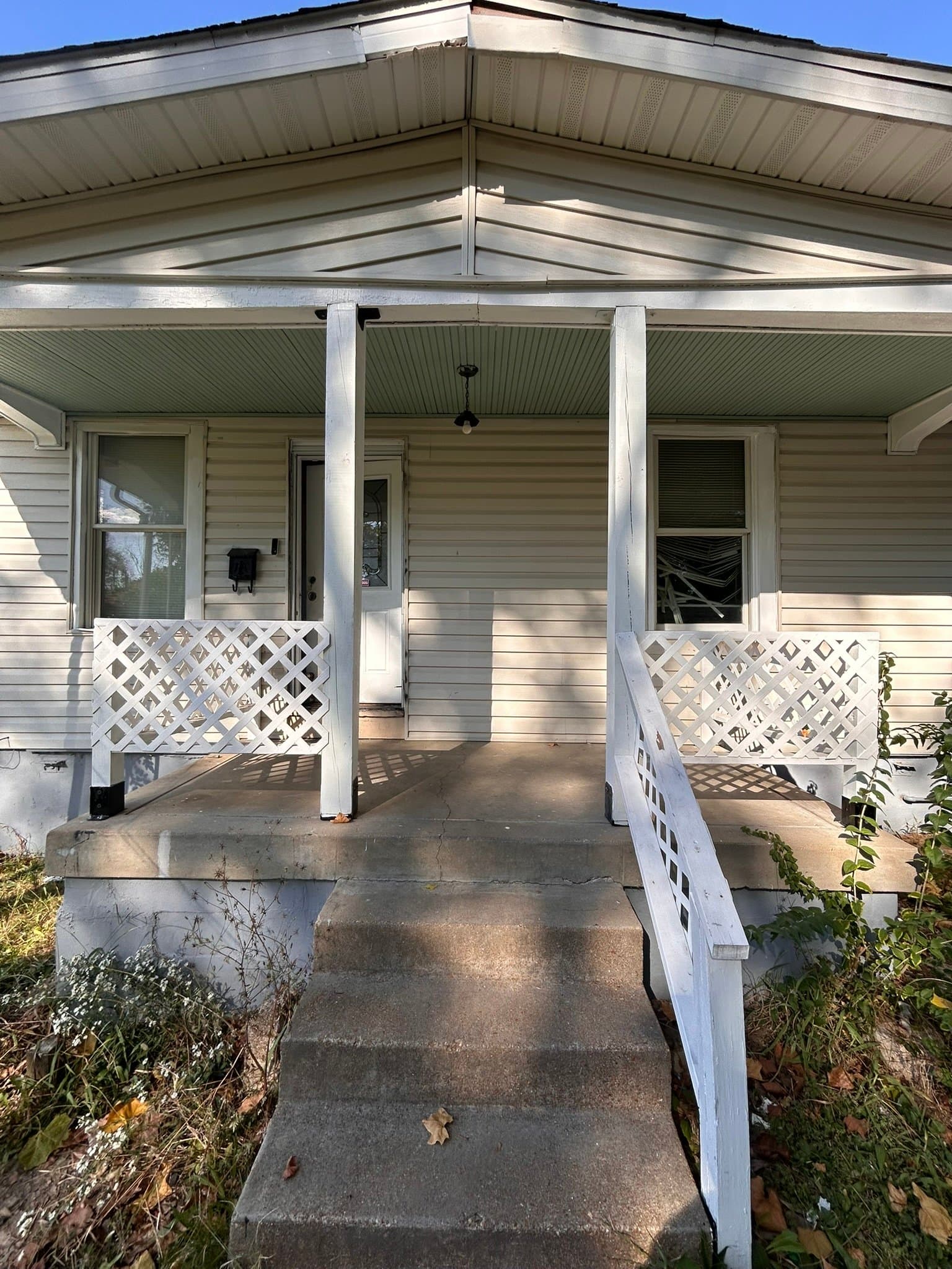 St.Louis House: 6211 Reichmann Ave