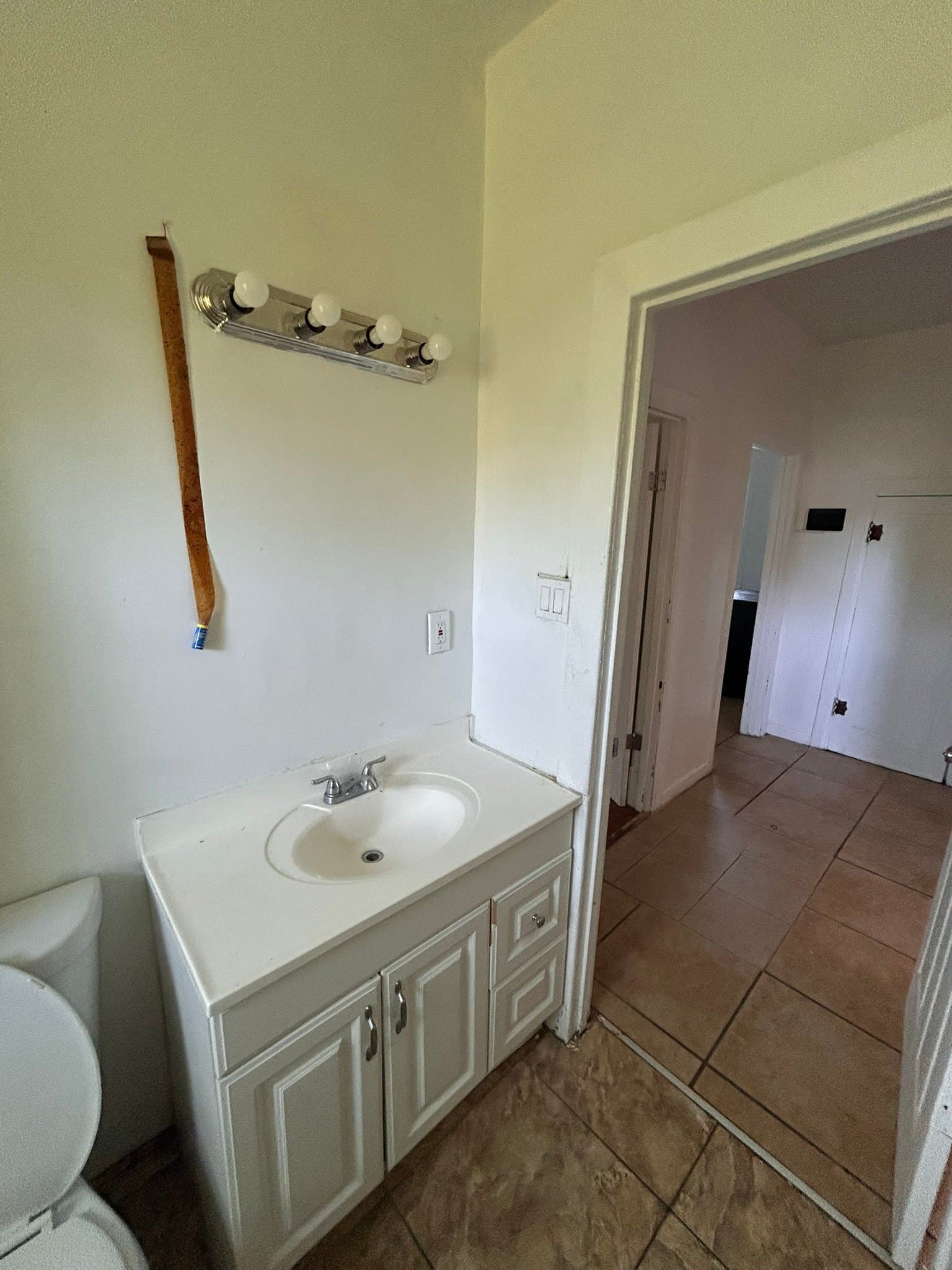 St.Louis House: 6211 Reichmann Ave