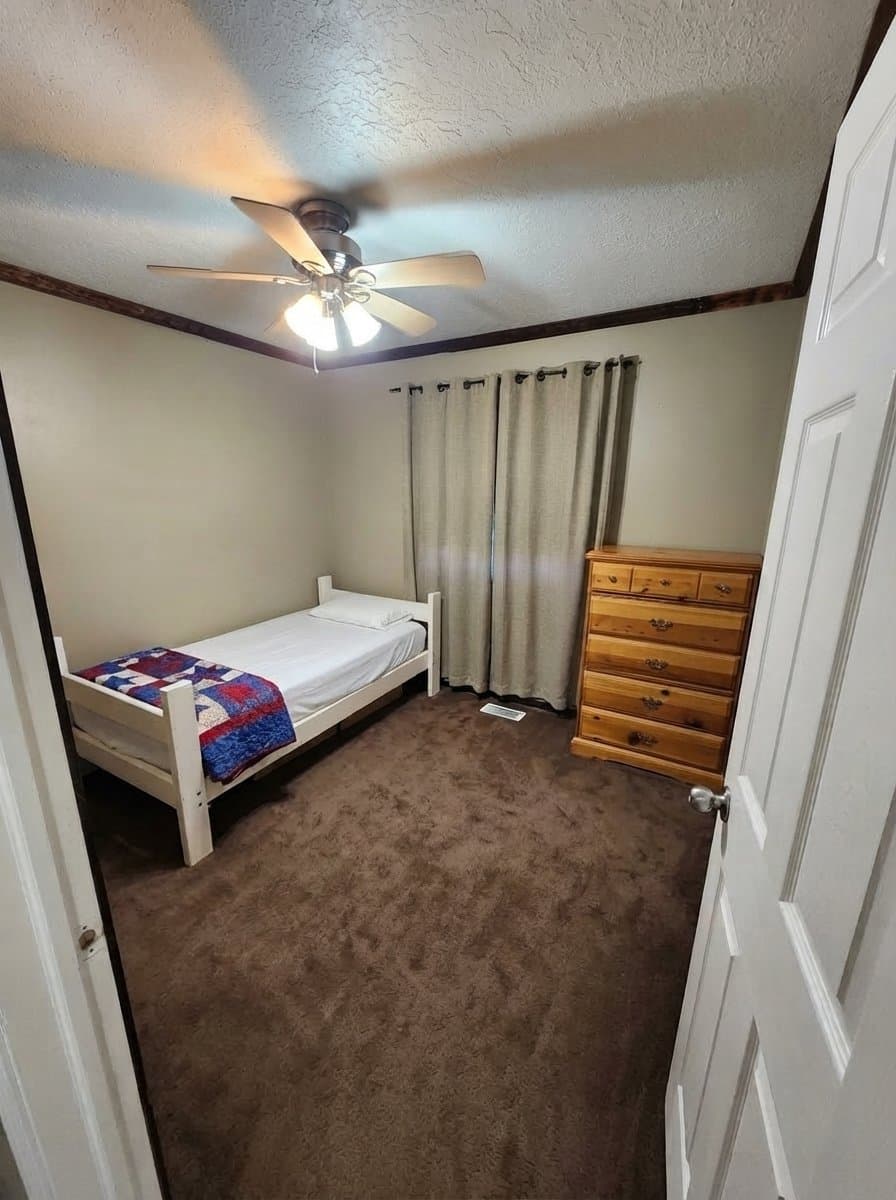 Eagle Mountain House: 7586 N Park St