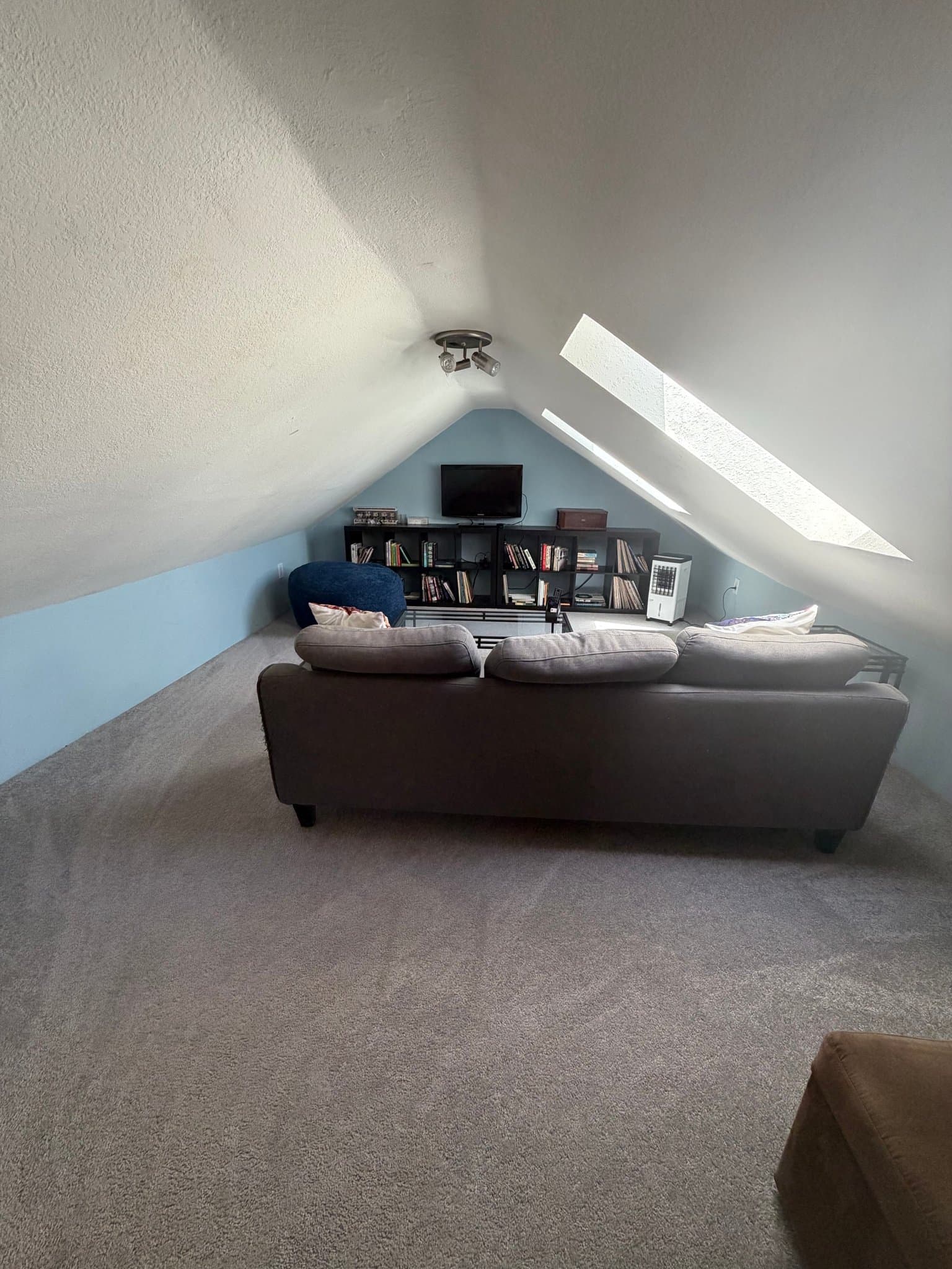 Los Angeles House: 1617 Ewing St