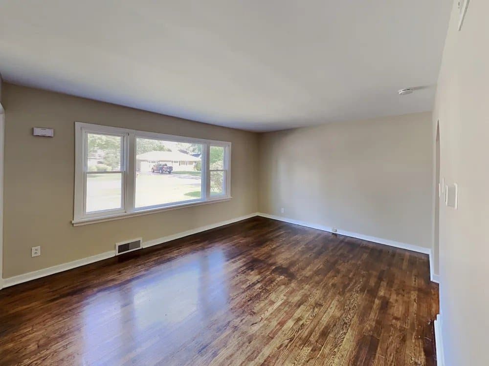 Burbank House: 7930 Long Ave