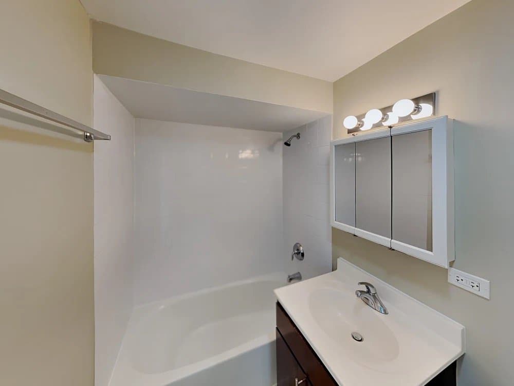 Burbank House: 7930 Long Ave