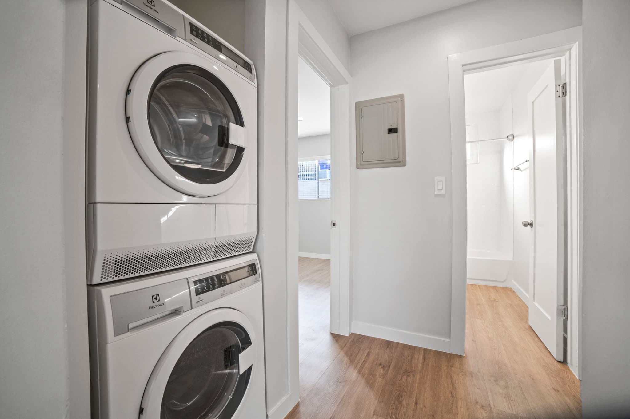Los Angeles Apartment: 10203 Tabor St. Los Angeles, CA 90034