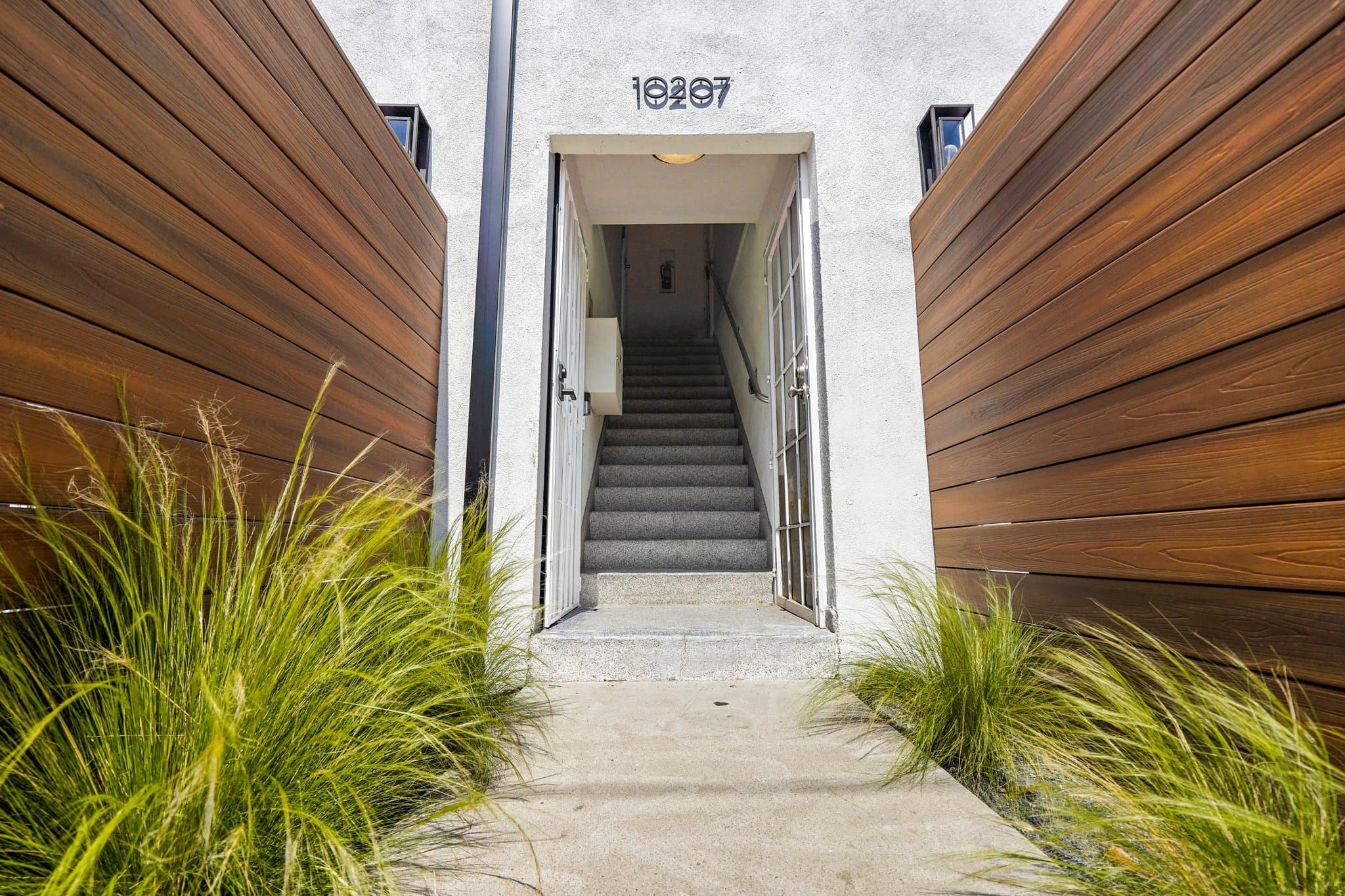 Los Angeles Apartment: 10203 Tabor St. Los Angeles, CA 90034