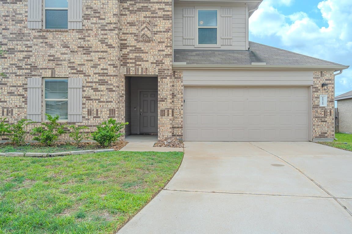 New Caney House: 18518 England Mill Dr
