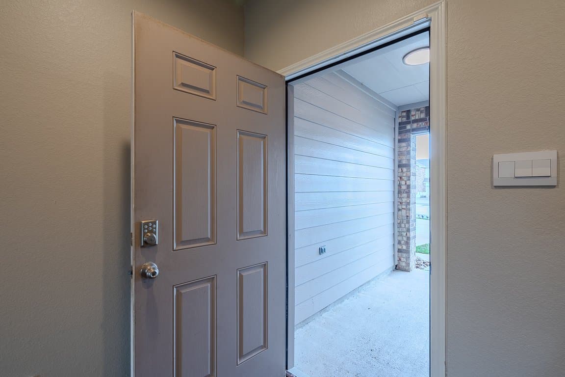 New Caney House: 18518 England Mill Dr