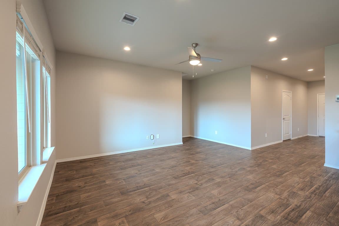 New Caney House: 18518 England Mill Dr