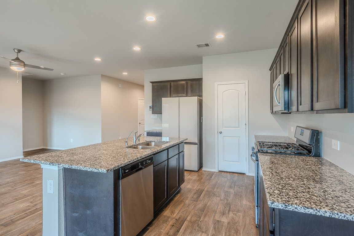 New Caney House: 18518 England Mill Dr