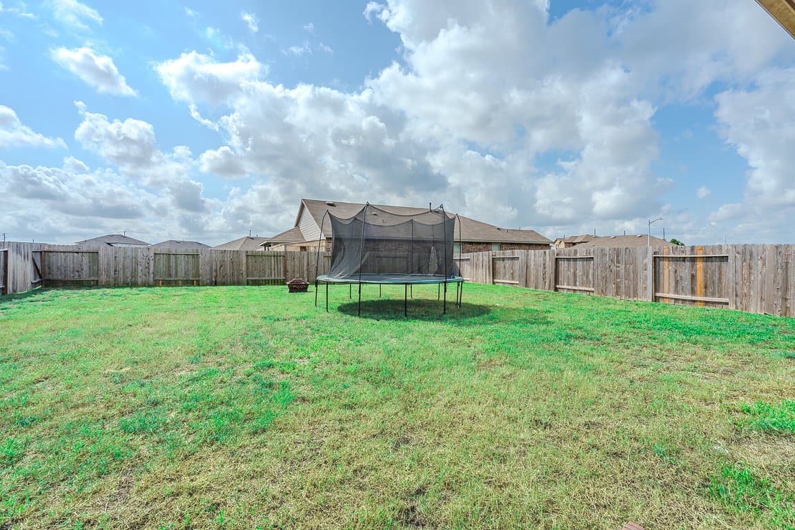 New Caney House: 18518 England Mill Dr