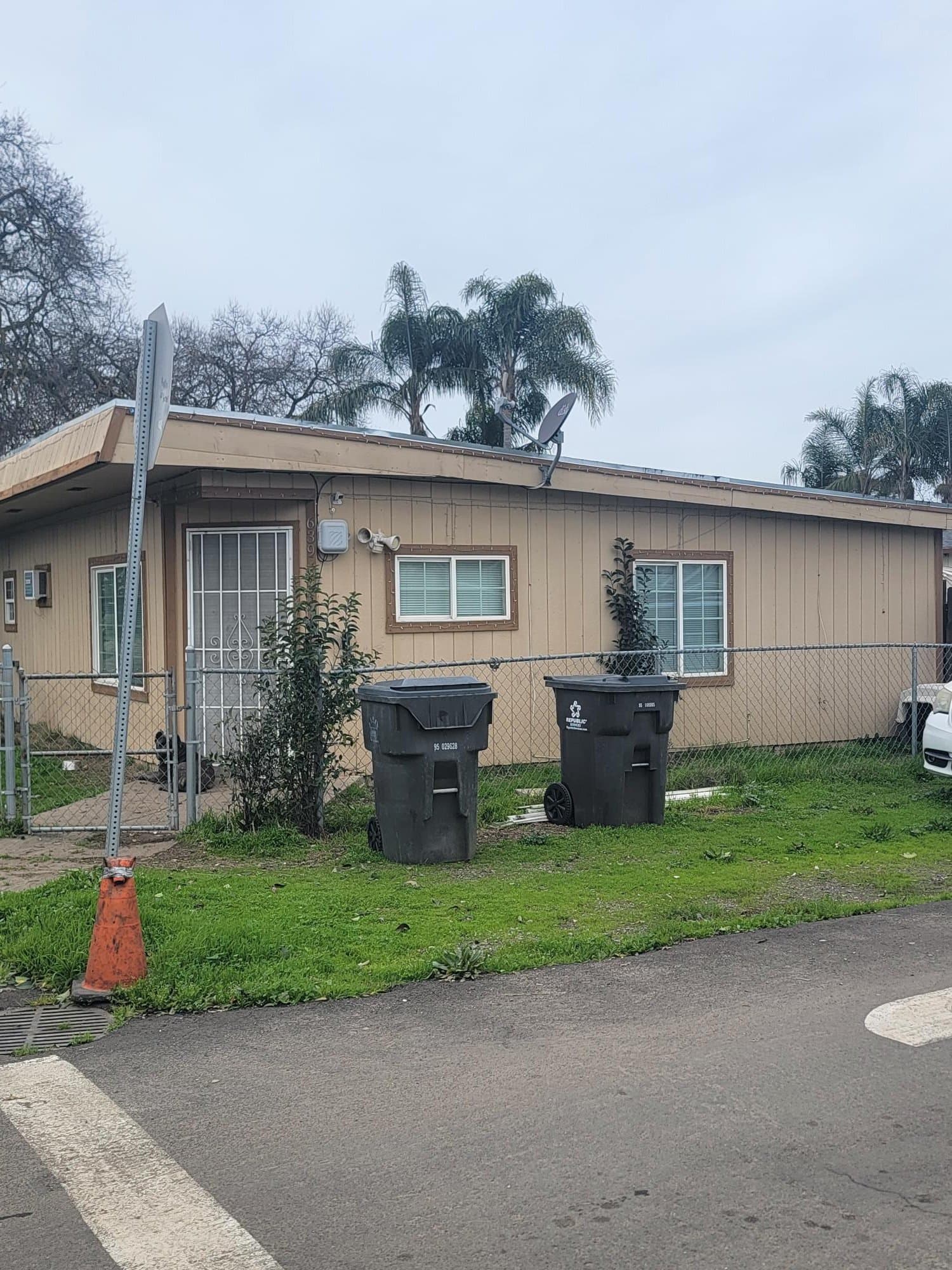 Stockton House: 639 S Hinkley Ave