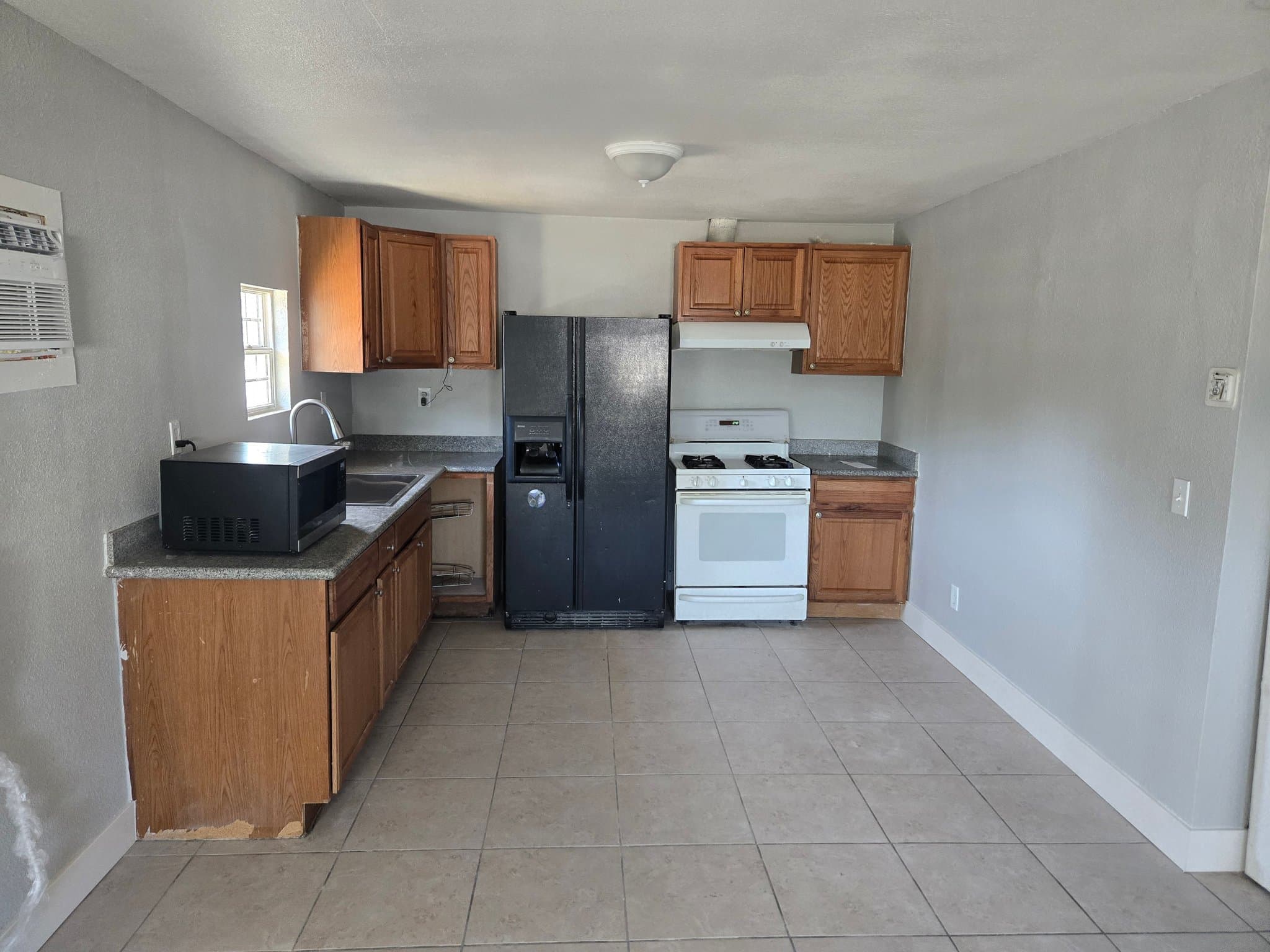Stockton House: 639 S Hinkley Ave