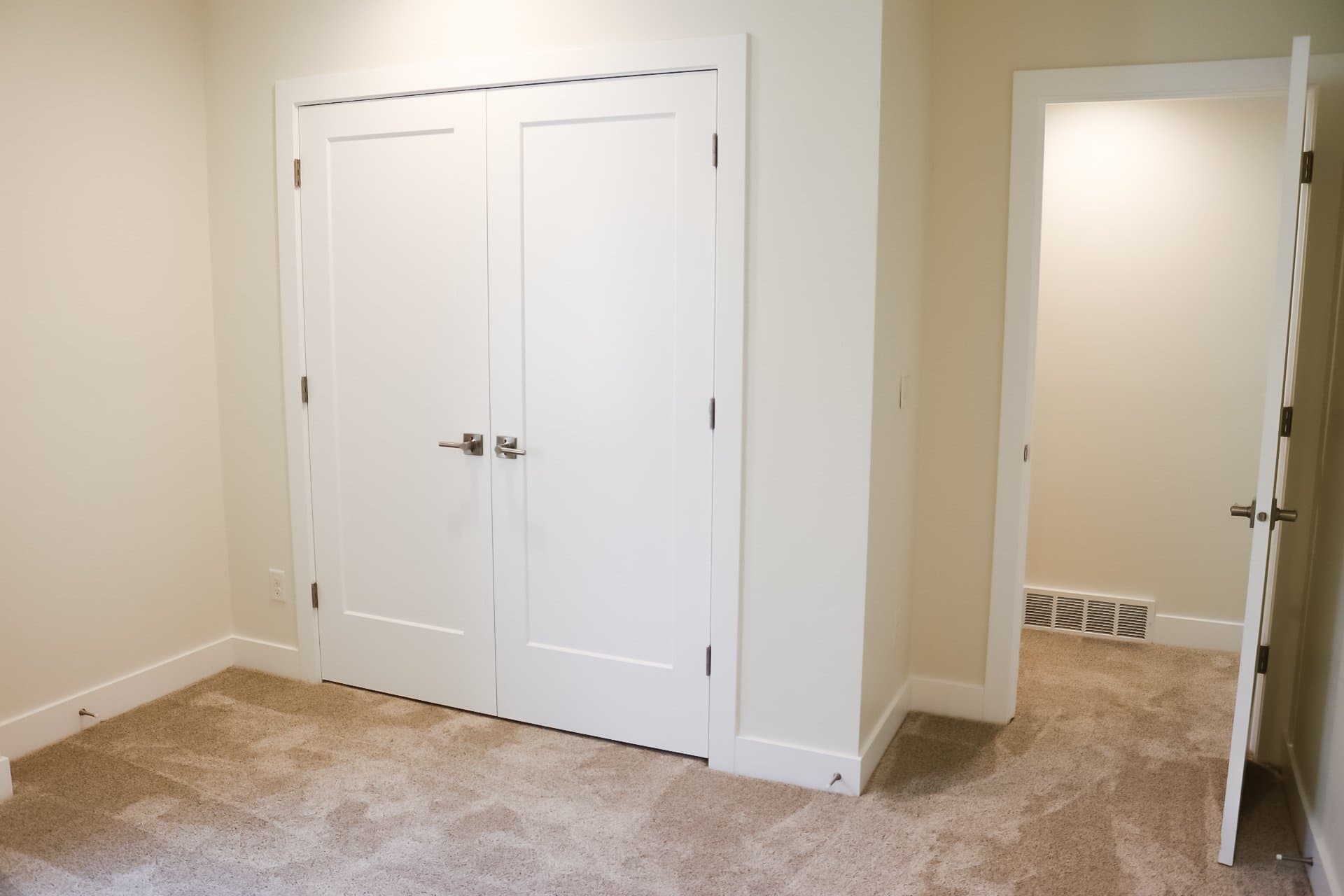 Alpine Apartment: 252 W Conrad Ct