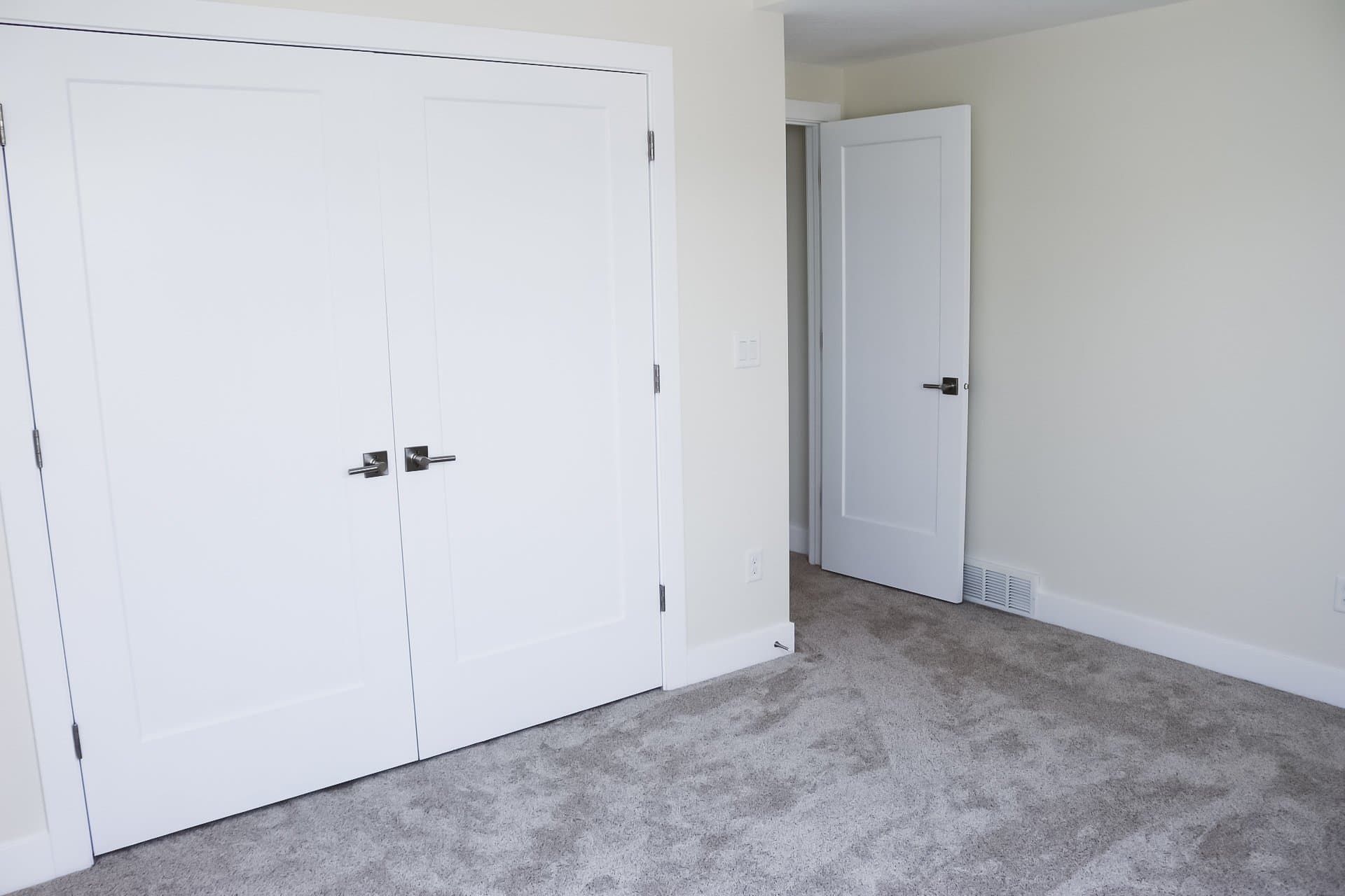 Alpine Apartment: 252 W Conrad Ct