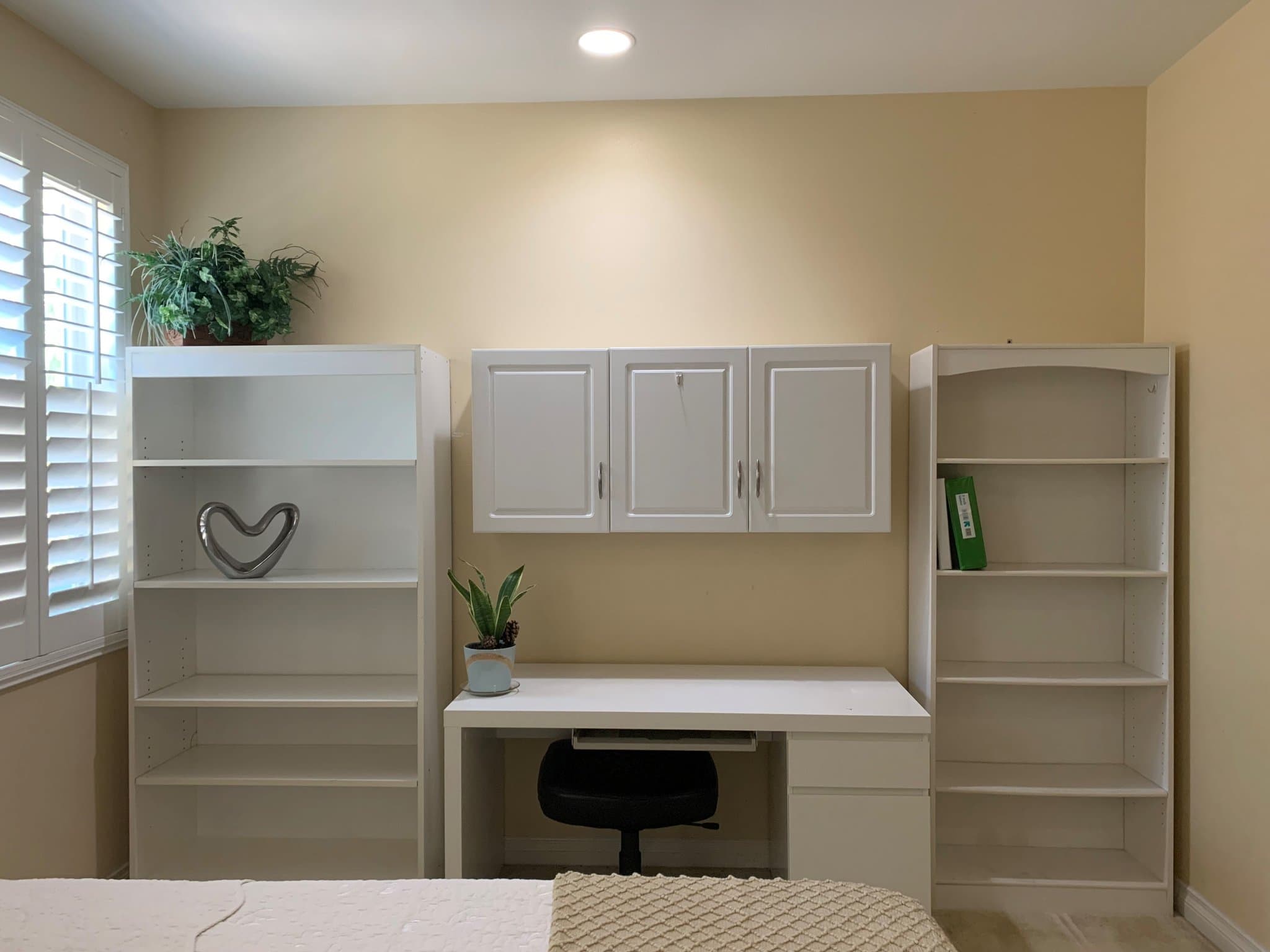Northridge House: 17056 Itasca St