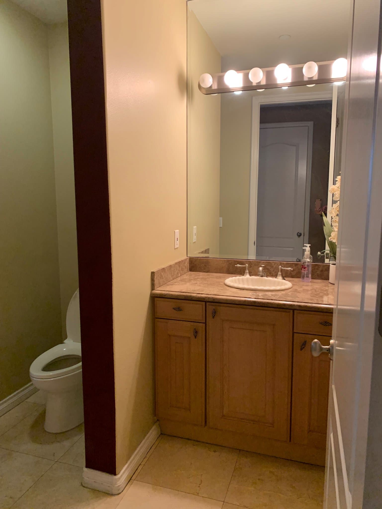 Northridge House: 17056 Itasca St