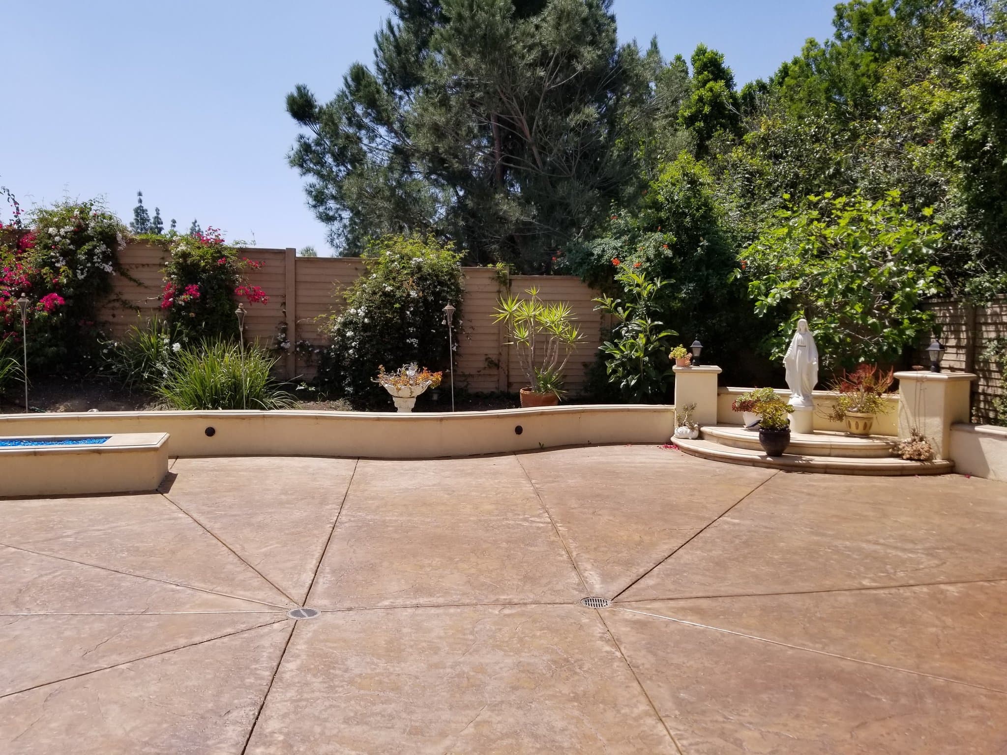 Northridge House: 17056 Itasca St