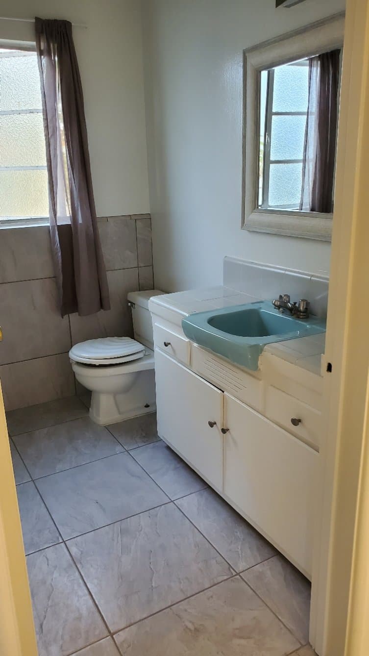 Manhattan Beach Apartment: 1150 Manhattan Beach Blvd #6