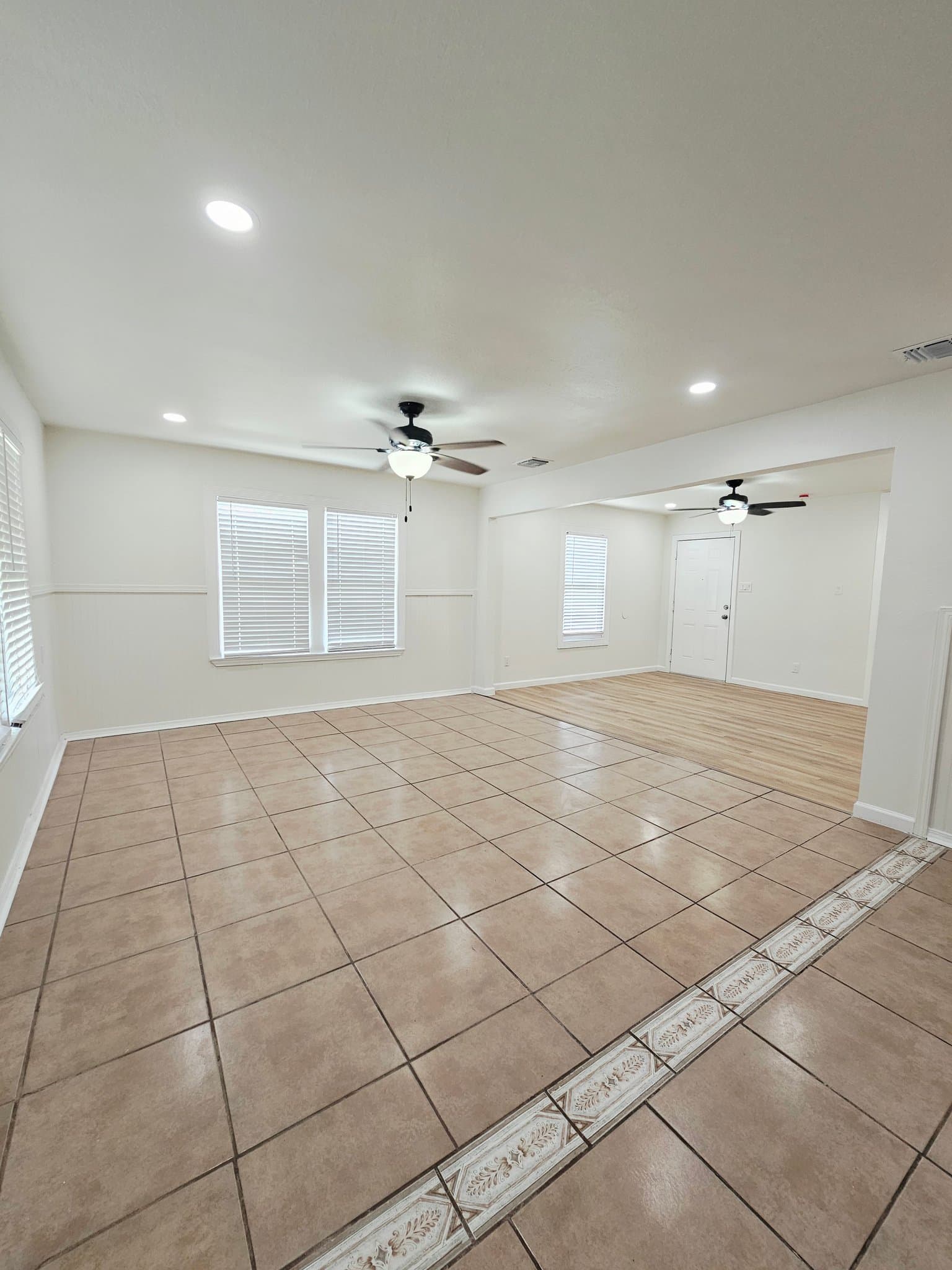 San Antonio House: 215 Lyric St