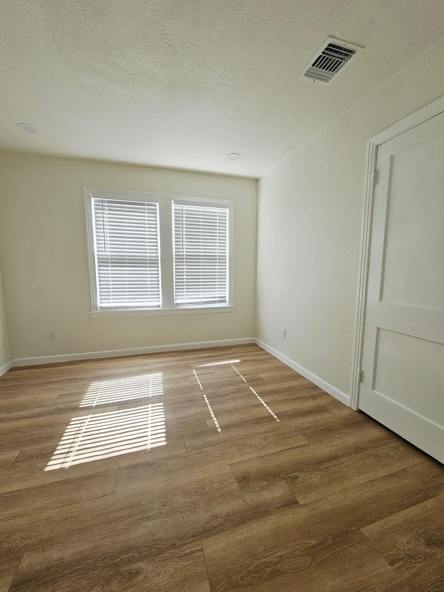 San Antonio House: 215 Lyric St