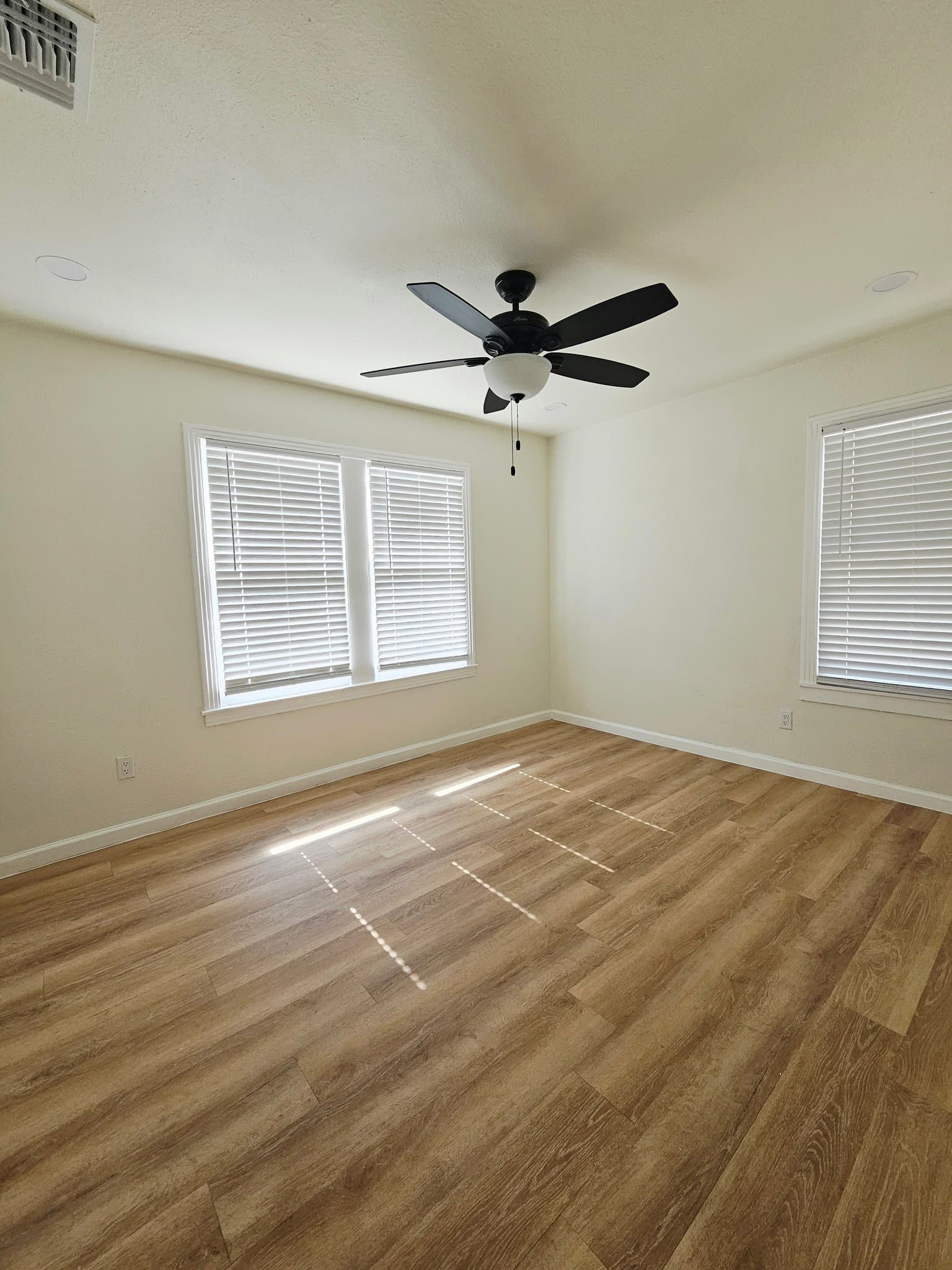 San Antonio House: 215 Lyric St