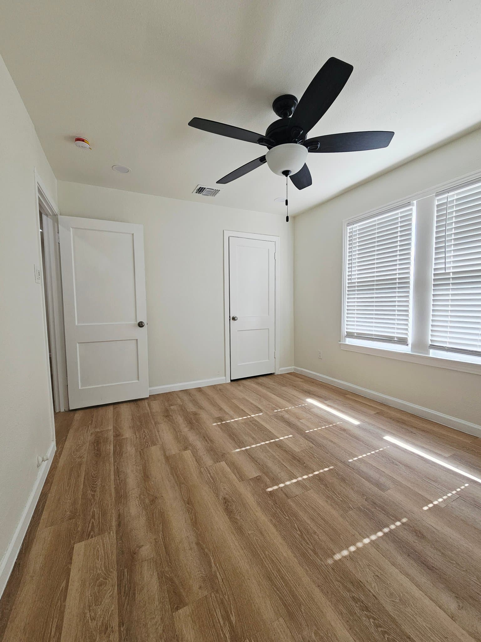 San Antonio House: 215 Lyric St