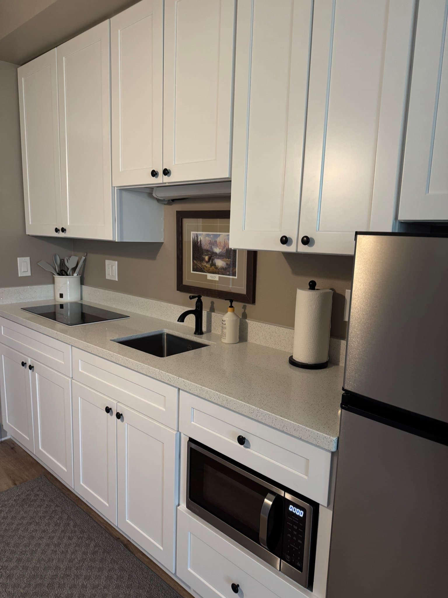 Midway Single Room: 350 Fairway Dr