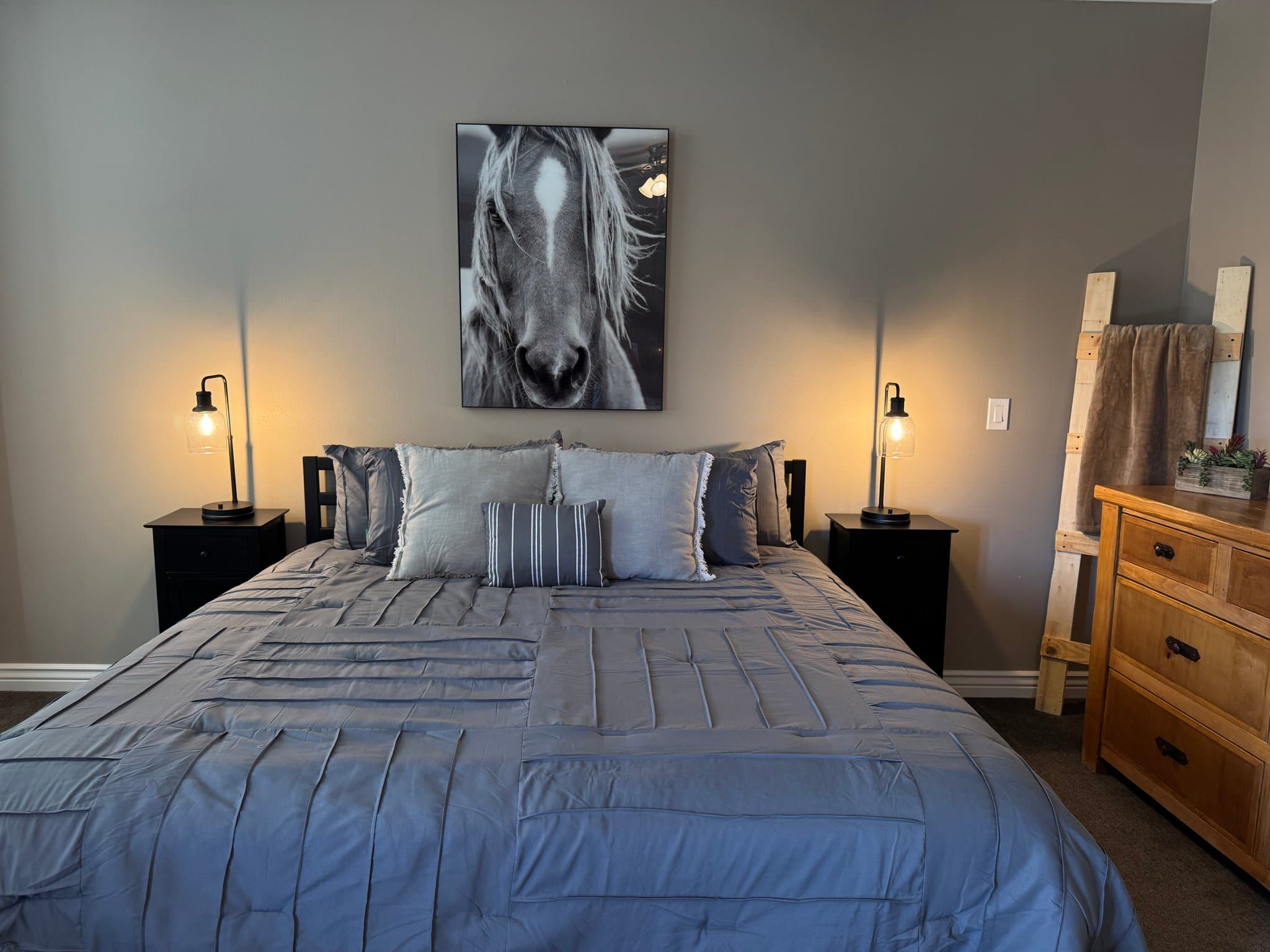 Midway Single Room: 350 Fairway Dr