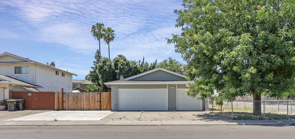 Stockton House: 7086 Plymouth Rd