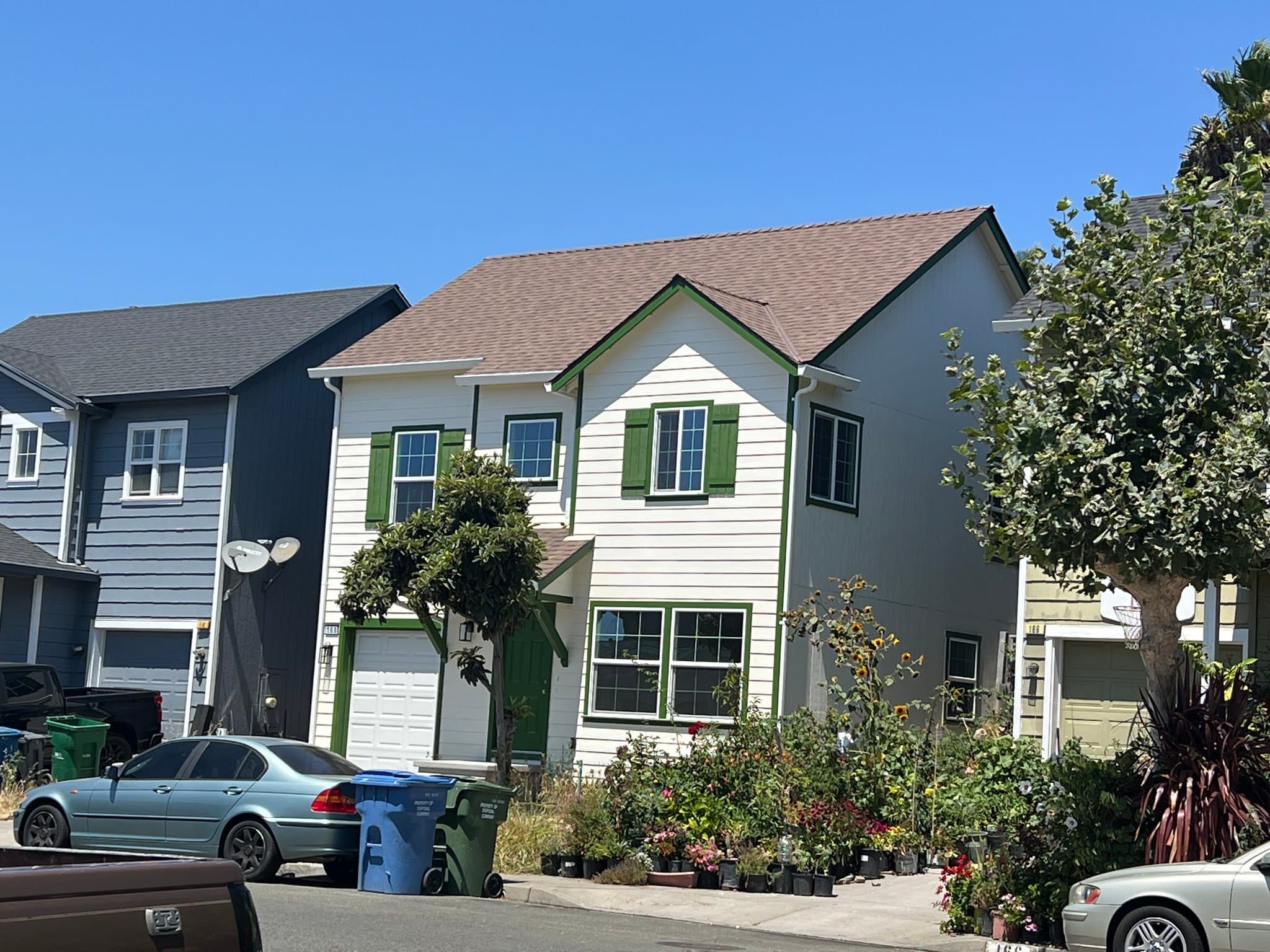 Santa Rosa House: 168 Hazelnut Ln