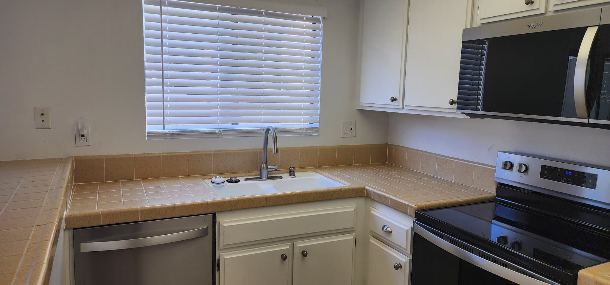 Redondo Beach Townhome: 714 N. Irena Ave.
