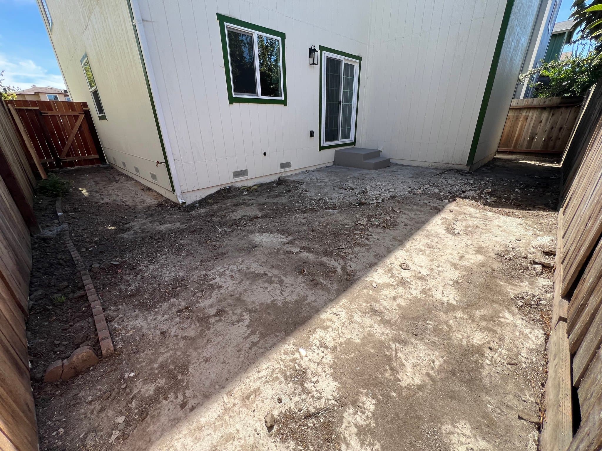 Santa Rosa House: 168 Hazelnut Ln