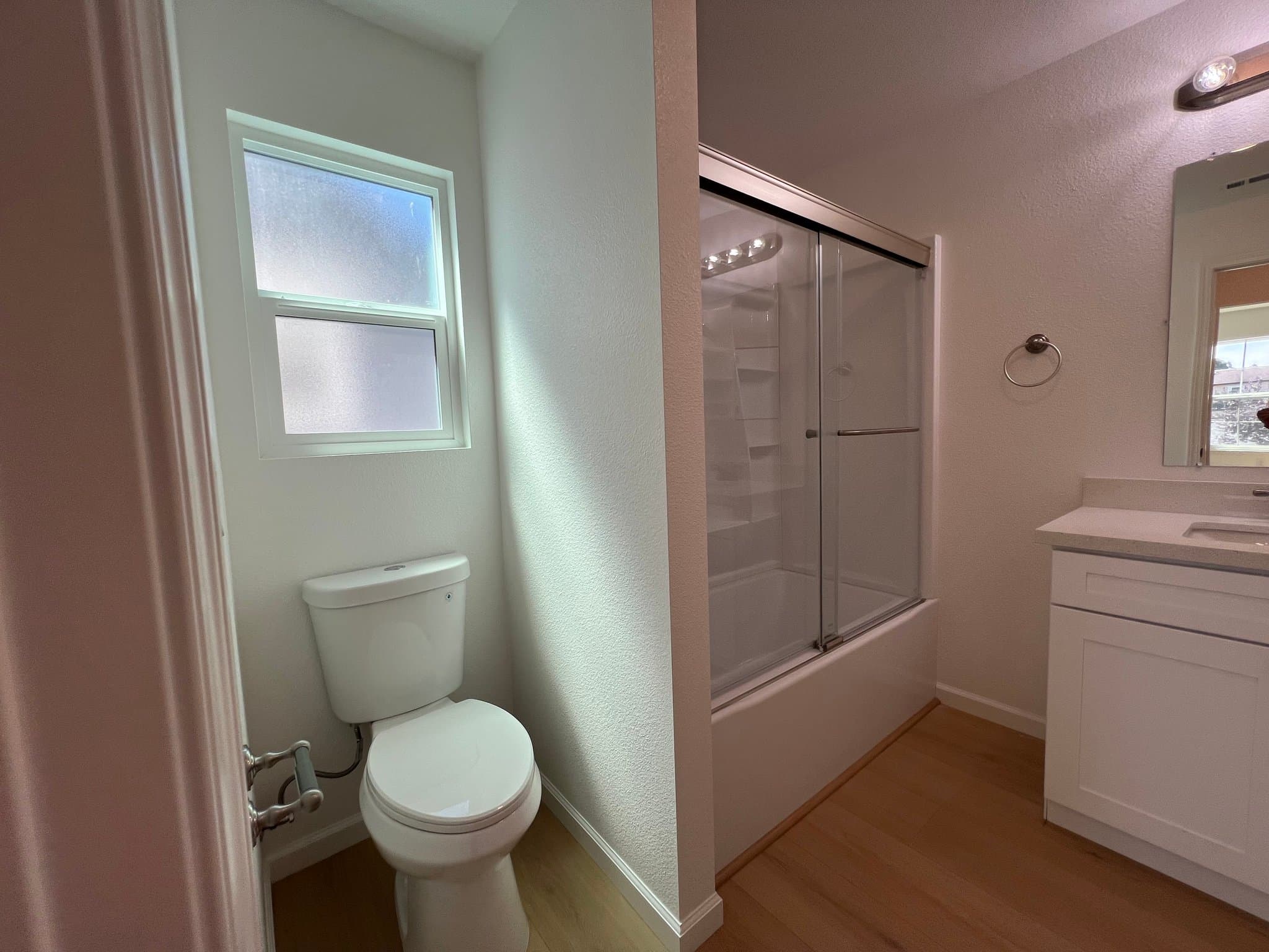 Santa Rosa House: 168 Hazelnut Ln