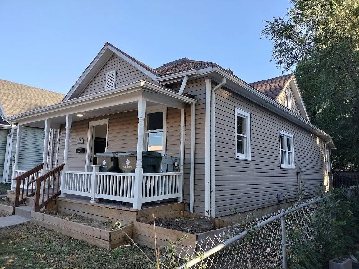 Sioux City House: 721 W 4th St