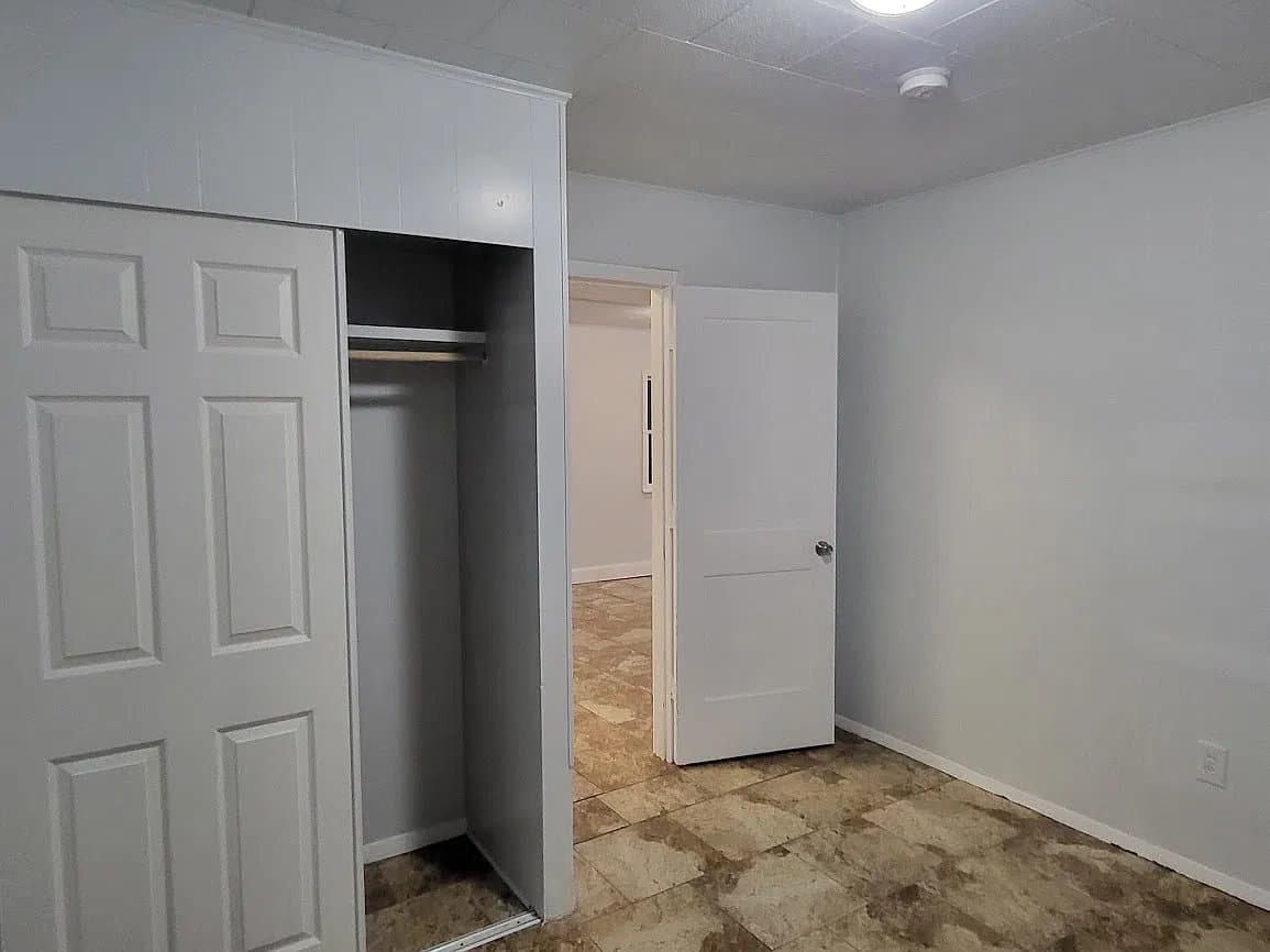 Sioux City House: 721 W 4th St