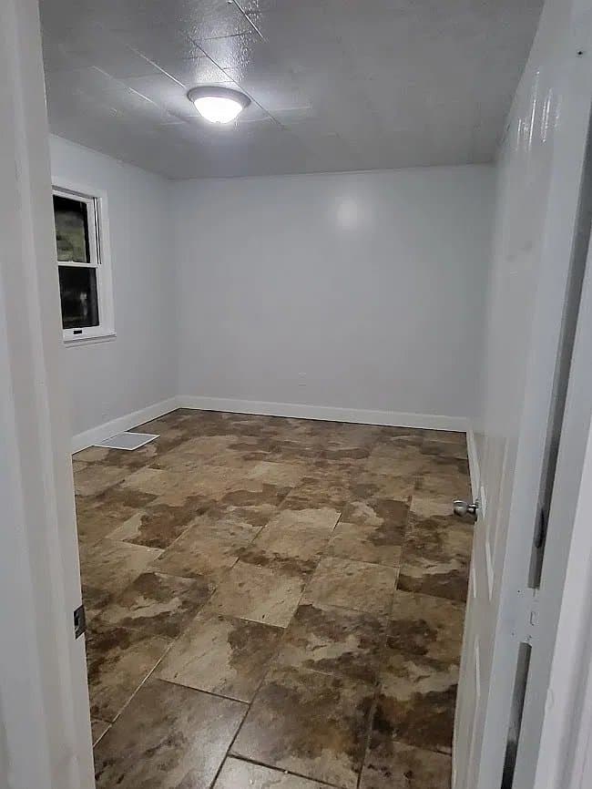 Sioux City House: 721 W 4th St