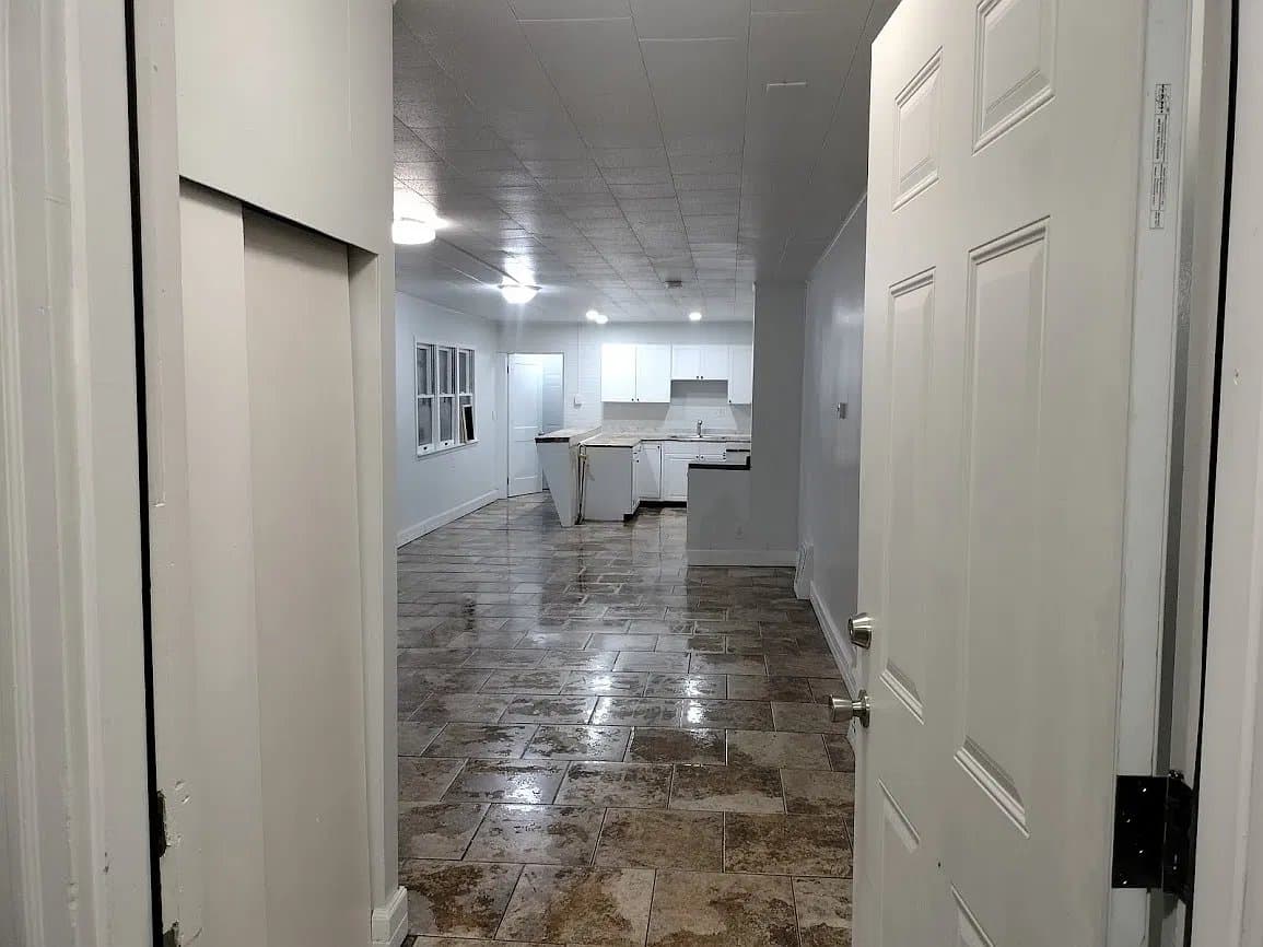 Sioux City House: 721 W 4th St