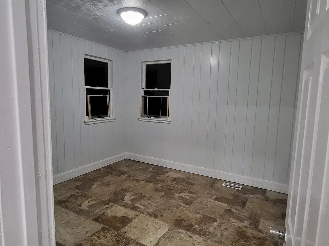 Sioux City House: 721 W 4th St