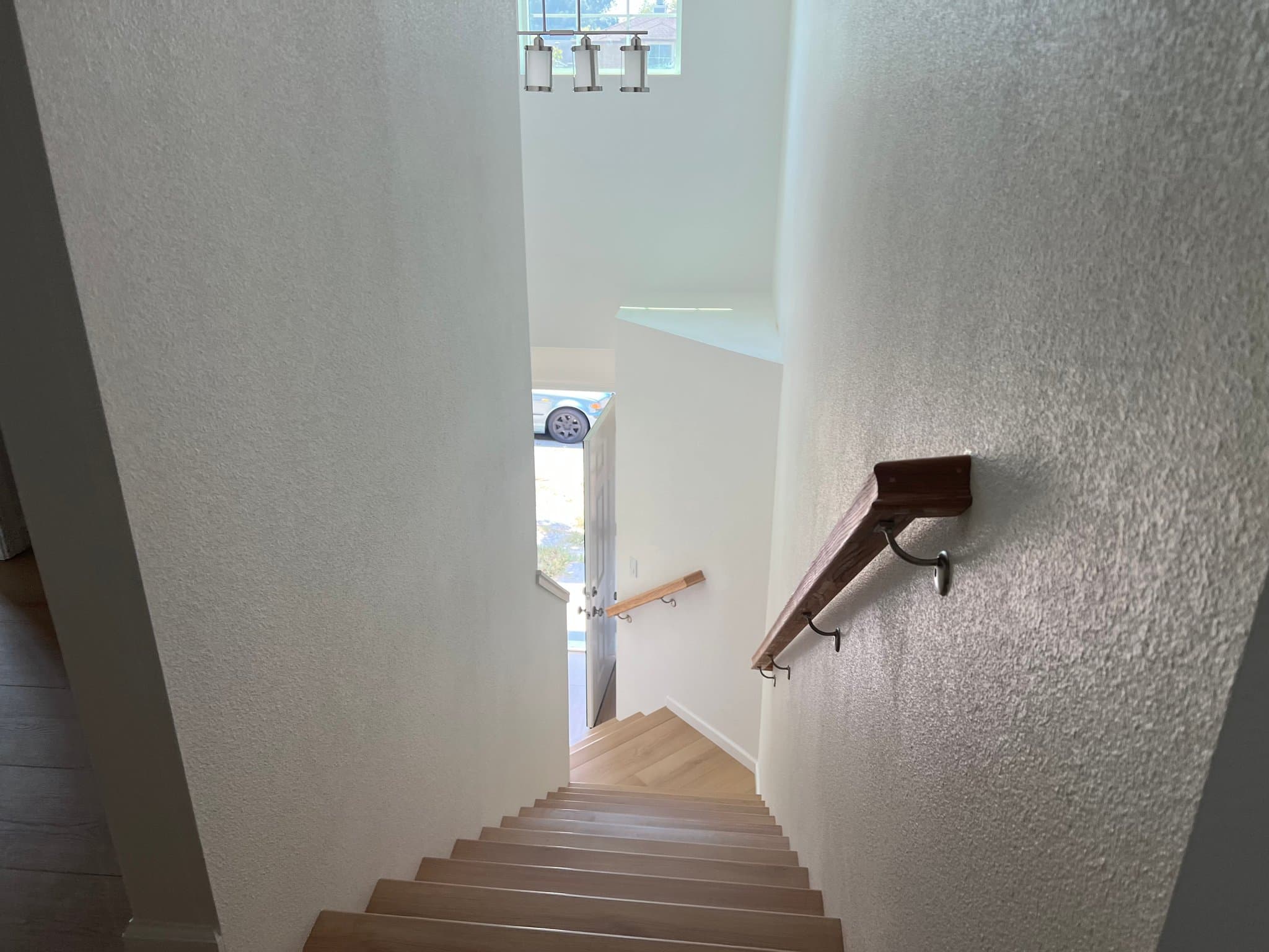 Santa Rosa House: 168 Hazelnut Ln
