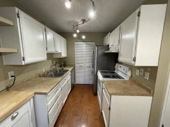 Midvale Townhome: 662 E Cobblestone Ln