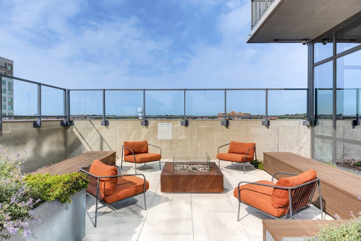 Chicago Condo: 1122 Westgate St